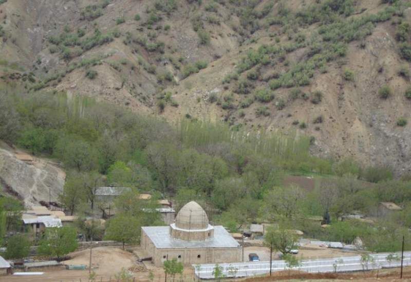 بهسازی محوطه امام‌زاده علی (ع) شهرستان چرام